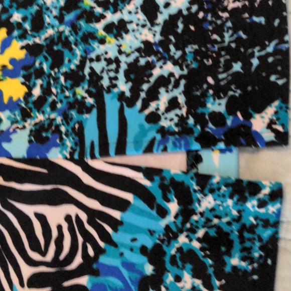 Lovely printed skirt size large - Picture 4 of 9